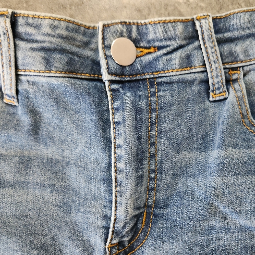 arula jean shorts - Picture 3 of 4
